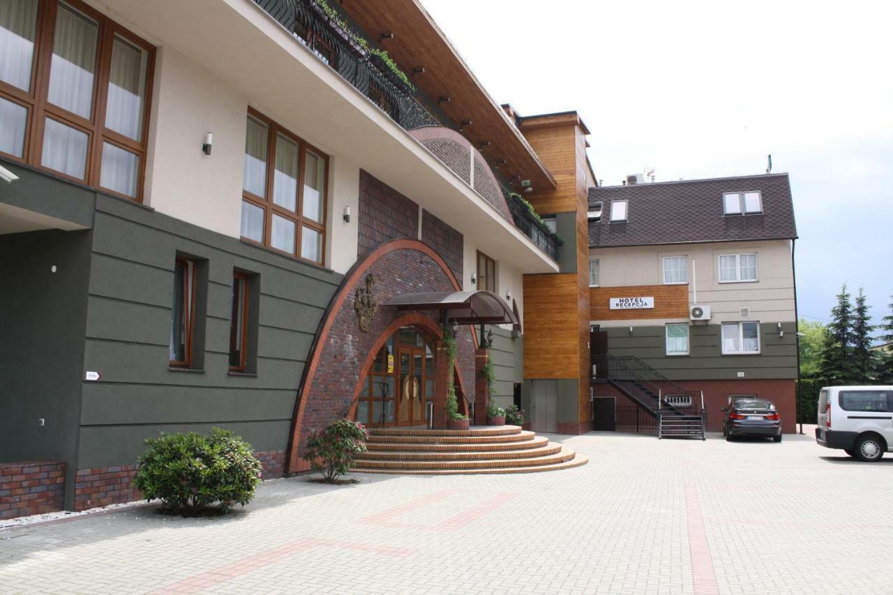 Hotel Pinocy Ledziny Extérieur photo