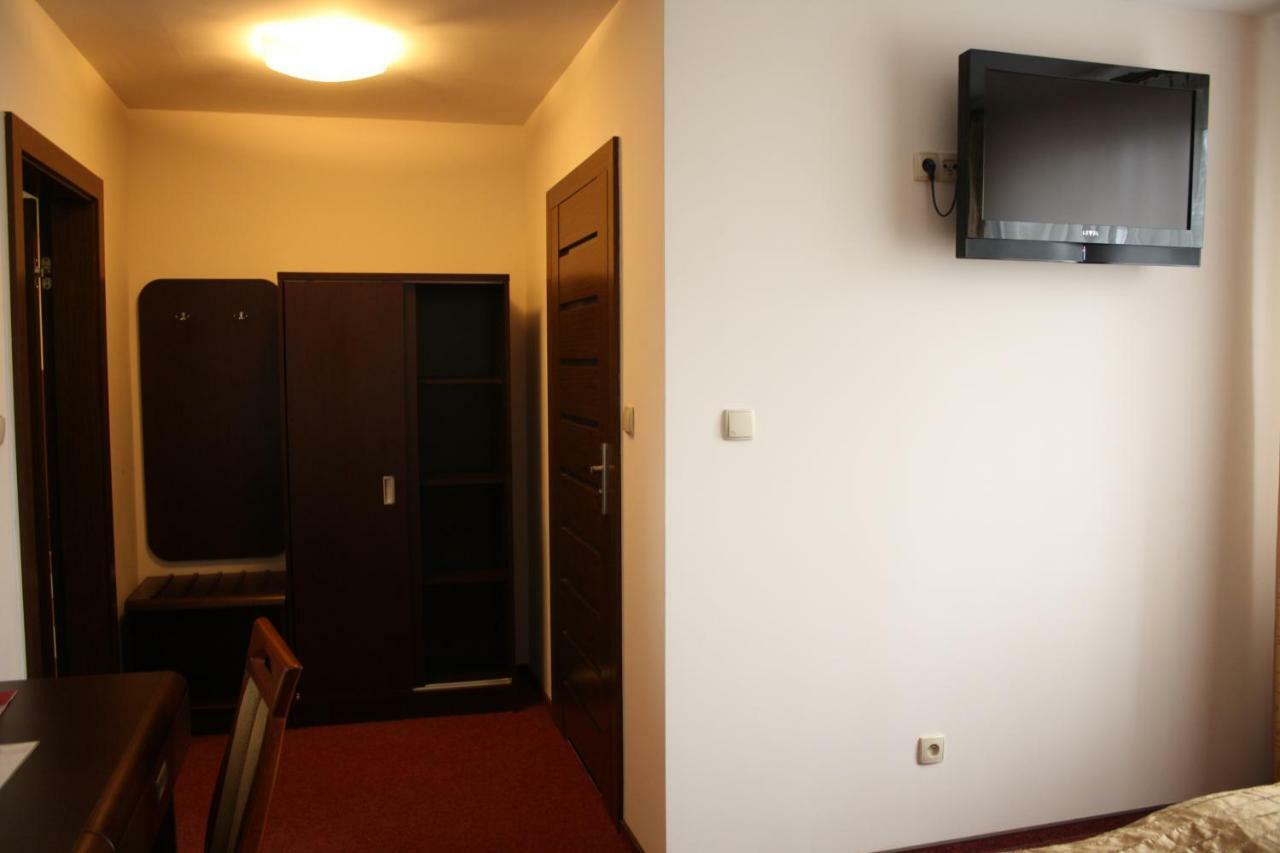 Hotel Pinocy Ledziny Extérieur photo