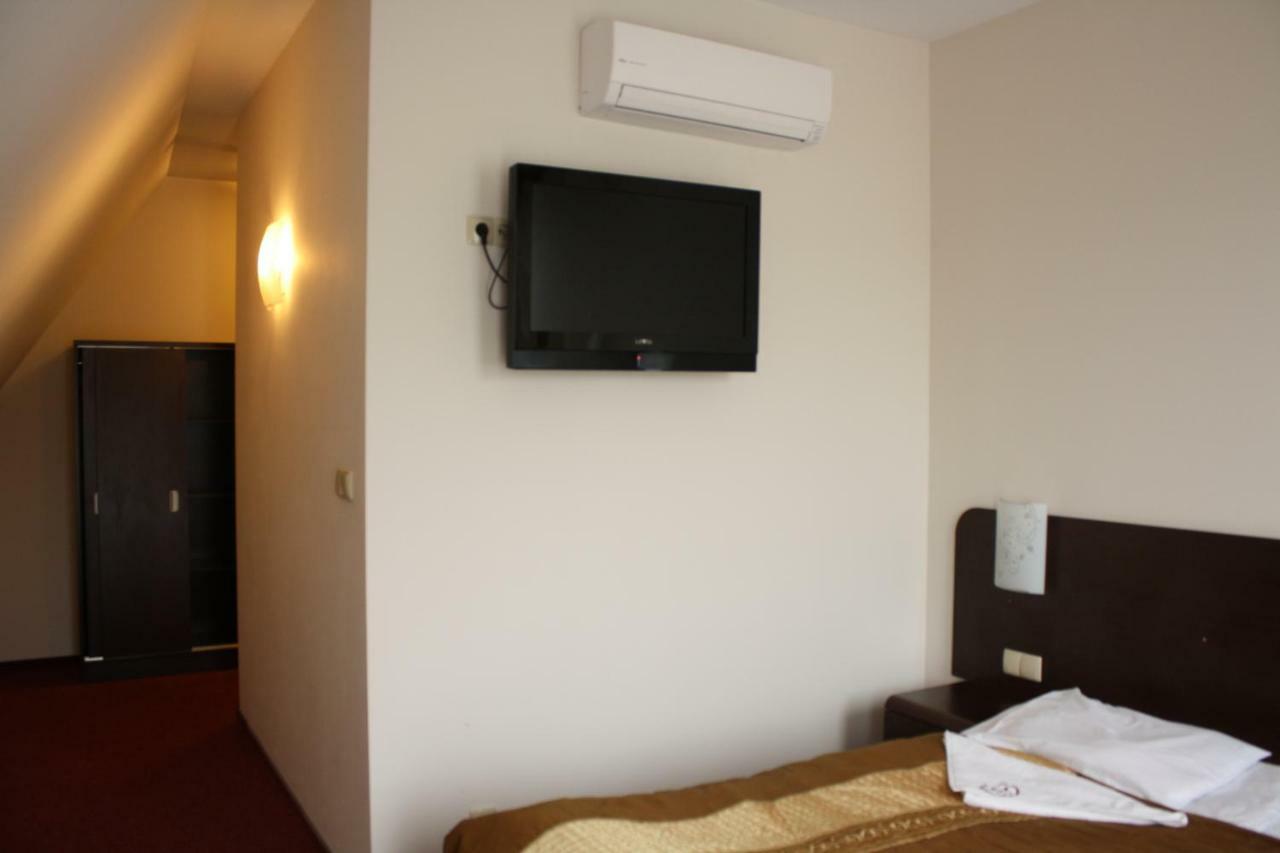 Hotel Pinocy Ledziny Extérieur photo