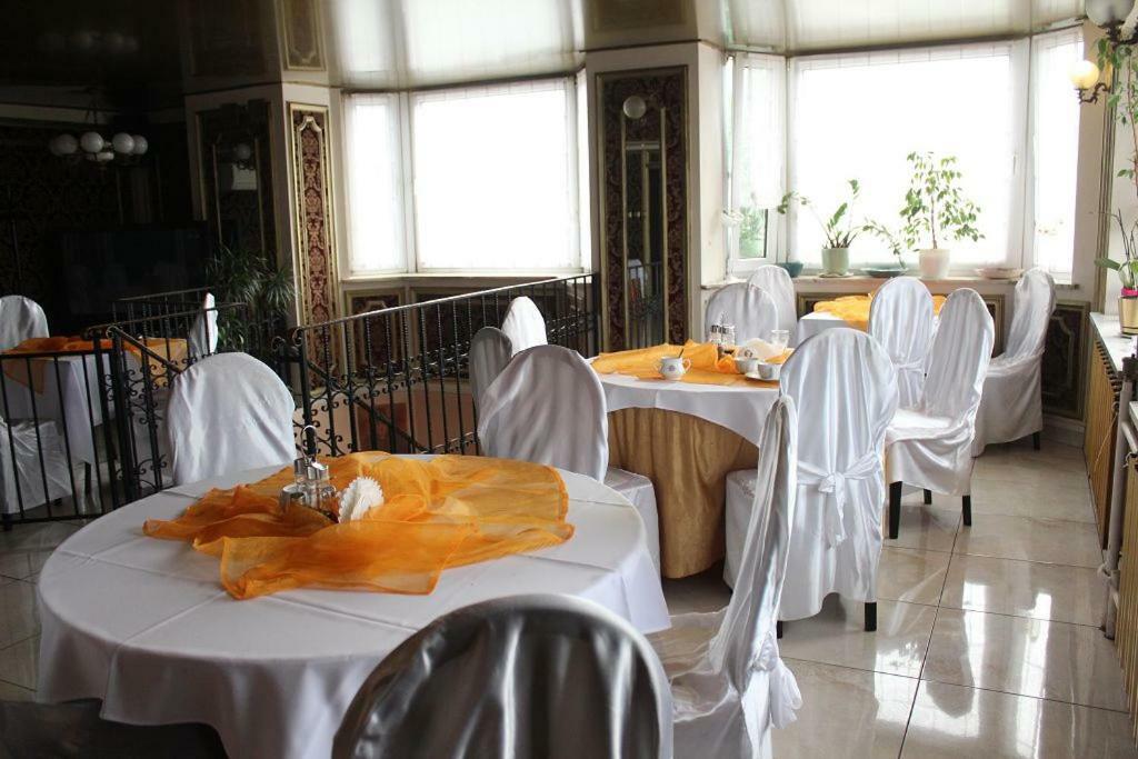 Hotel Pinocy Ledziny Extérieur photo